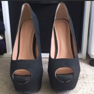 Black Peep-toe Pumps